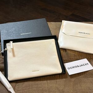 DORIS&JACKY Leather Wristlet Clutch Wallet With Strap. Off White. NEW!